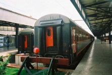 The double windows on the gangway doors of other stock are smaller than that of TVS2000, and oval in shape. The TVS2000 have rectangular windows. 2001. Photo Gökçe Aydin.