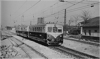 MT5400 and 2 trailers at Yedikule in April 1956, running under the brand new 25KV catenary. Photo Alan Swale