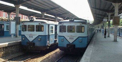 E8013 and E8016, at Sirkeci Station. 4 June 2001, photo Derya Ferendeci