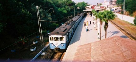 E8024, coupled with 88025, leaving Bakirköy station. July 2001, photo Gökçe Aydin
