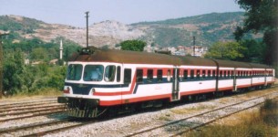 MT5500 arriving into Camlik station, from Denizli, en route to Izmir. 10 September 2002. Photo JP Charrey