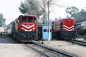 DE24180 and DE24386 at Adana station, 2 March 2006. Photo Altan Atamaan.