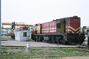 DE24202 and DE24241 at Gaziantep depot. 28 feburary 2006. Photo Altan Atamaan. Note the board partially closing the ventilation grates. This is common in winter, even on this loco currently in Gaziantep were the winter is very mild. Note also the turntable control box in corrugated iron.