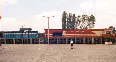 DE24398, trailing DH9506 and the Express Eskisehir to Konya, July 2000. The DH9506 is presumably coming back from overhaul at Eskisehir. Photo G. Tunçbilek