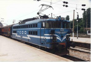 E40001 at Haydarpasa on an Adapazari Train