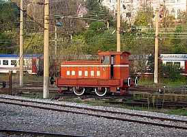 Ruston RH88DS plinthed outside Istanbul Haydarpasa on 3 December 2004. This is loco RH306090, ex works 23/6/1950. It is 17½ ton model and fitted with engine 282295 (source Industrial Railway Society). Photo & copyright Graham Williams